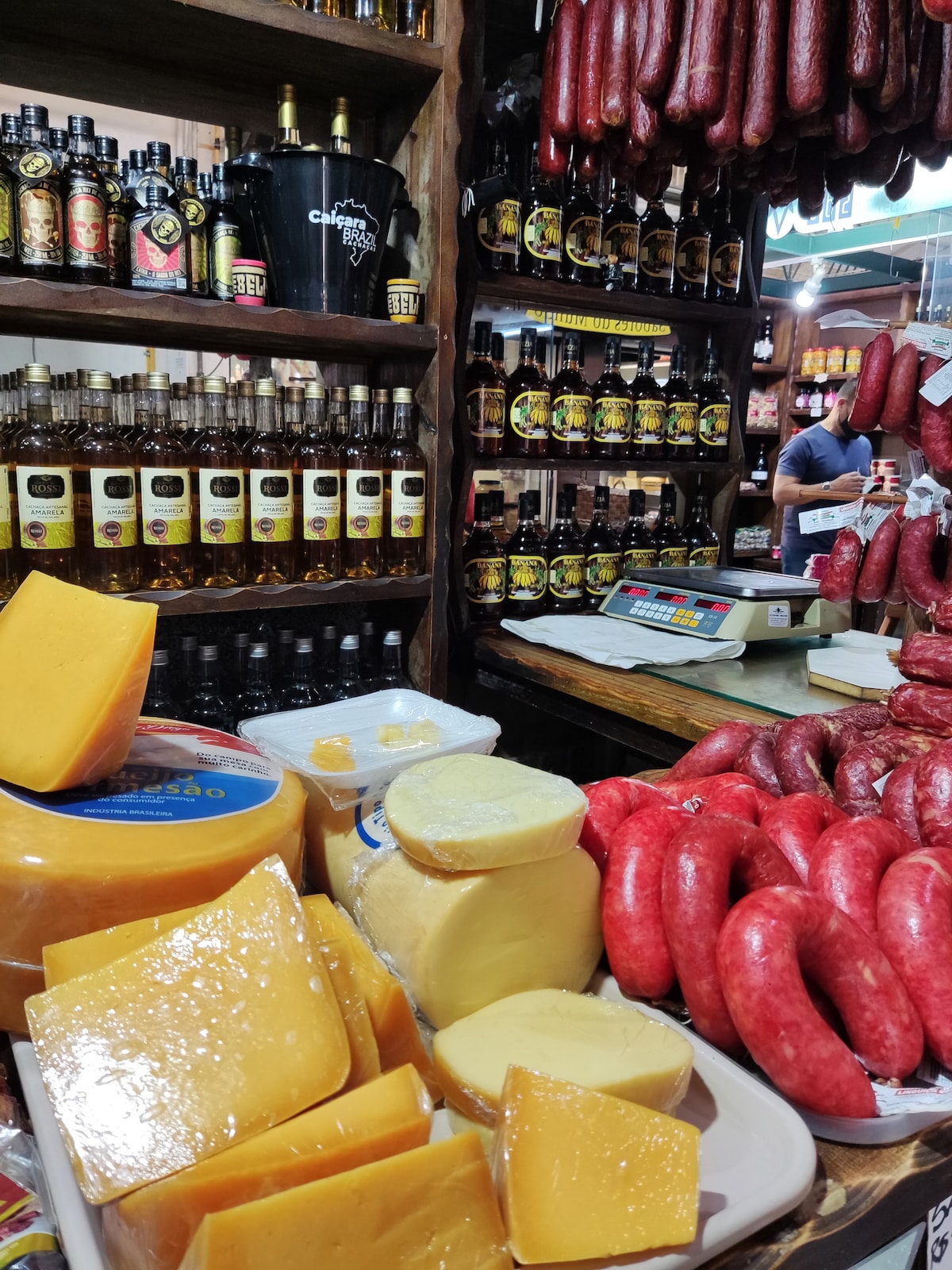 Explore the Municipal Market and the Largo Fair