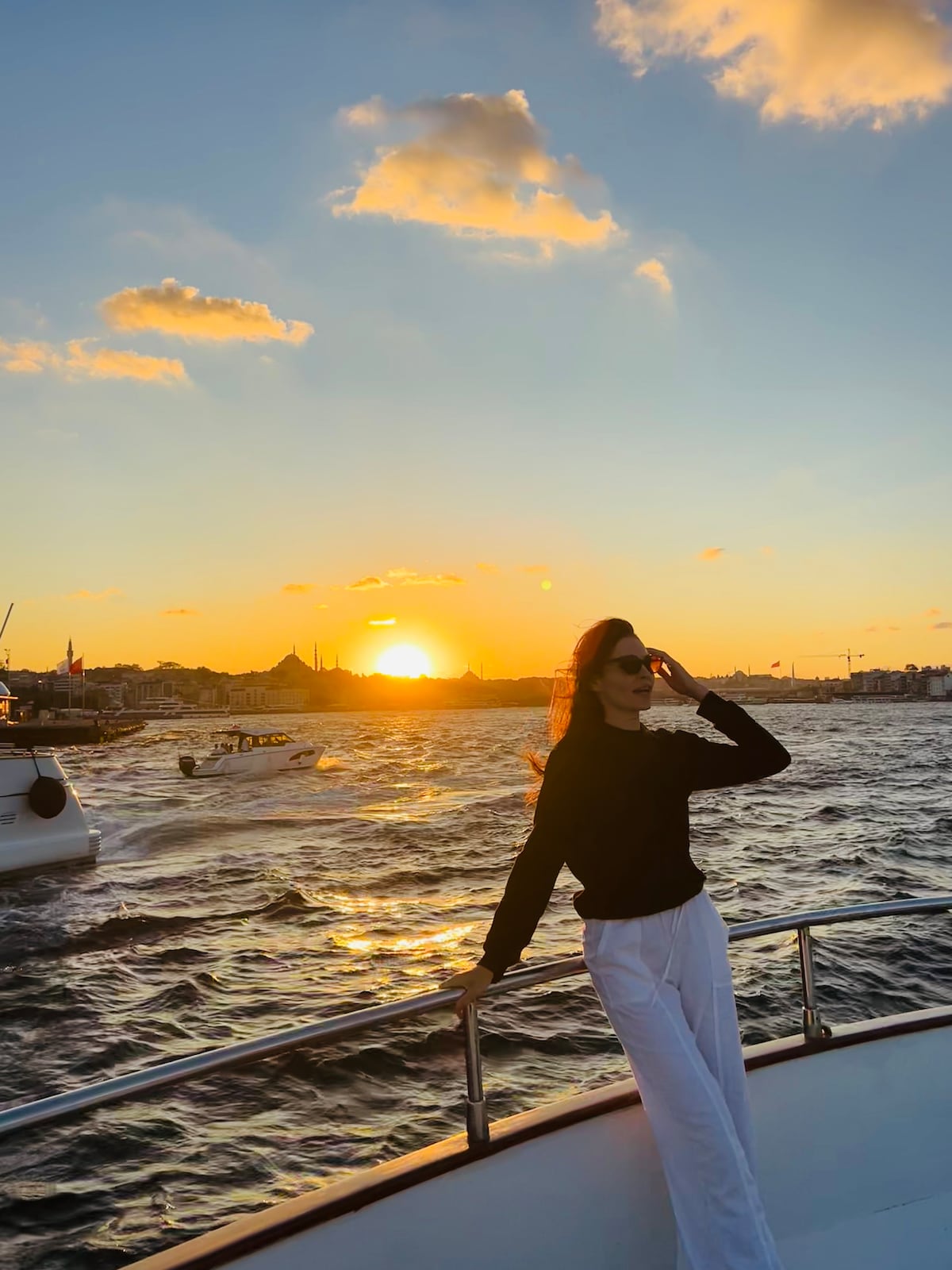 Small Group Yacht Tour, Unlimited Wine & Fruits