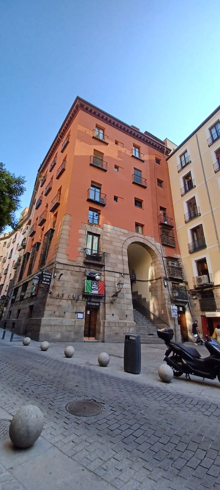 Walk through legends of Madrid's literature