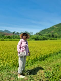 ปั่นจักรยานไปตามเส้นทางบนภูเขา