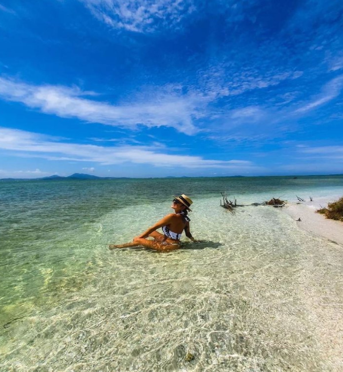 Driving along the beaches of Arraial do Cabo