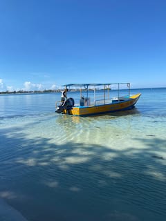 Relájate en Seven Mile Beach y Ricks Cafe