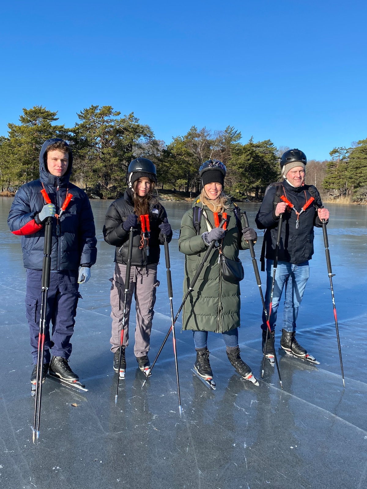 Nordic skating, sauna, bath and Swedish waffles