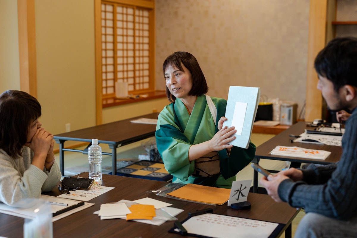 Enjoy a calligraphy experience in a private, quiet space for up to 2 people. A peaceful moment to face your soul in Kagoshima