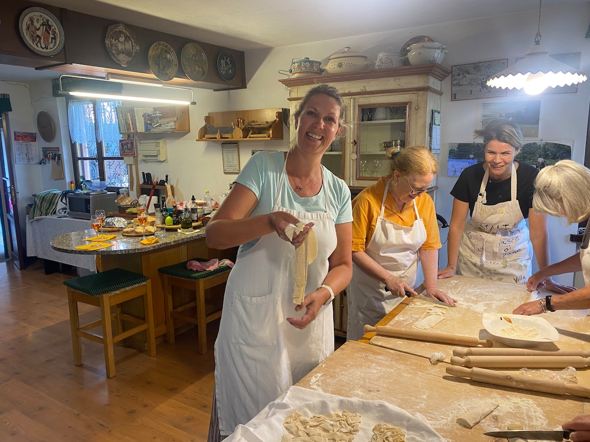 Cooking class in a Tuscan Villa near Cortona