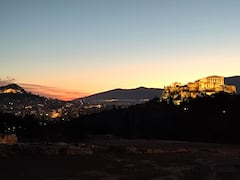 יוגה ומדיטציה עם זריחה באקרופוליס ונוף 360 מעלות