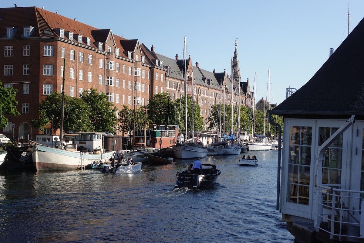 See Christiania & Christianshavn with a local