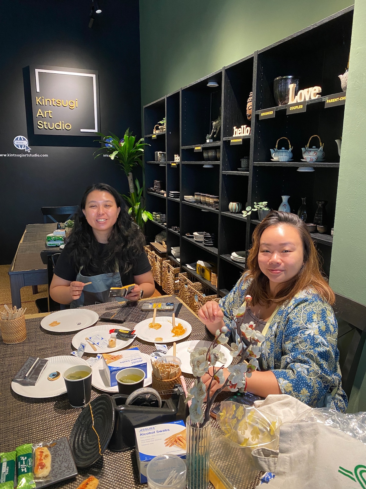 Mend pottery and heal with Kintsugi