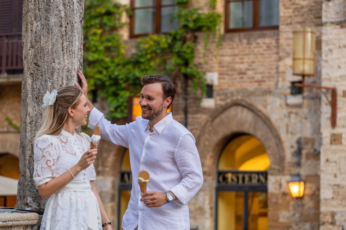 Photo shoot through San Gimignano with Simone