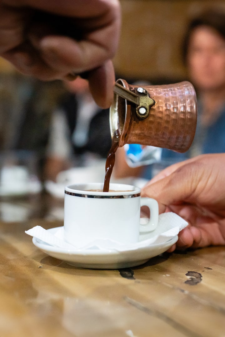 Sabores locales en la avenida Istiklal de Beyoğlu