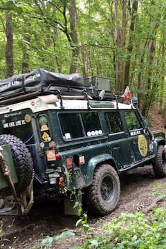 8-საათიანი მძღოლობის თავგადასავალი Land Rover Defender-ით