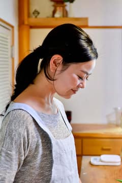 制作和品尝传统日式家常菜