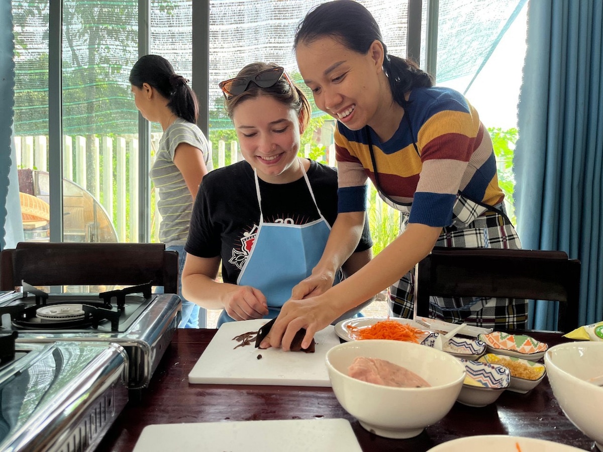 Learn home cooking in Hue with my family