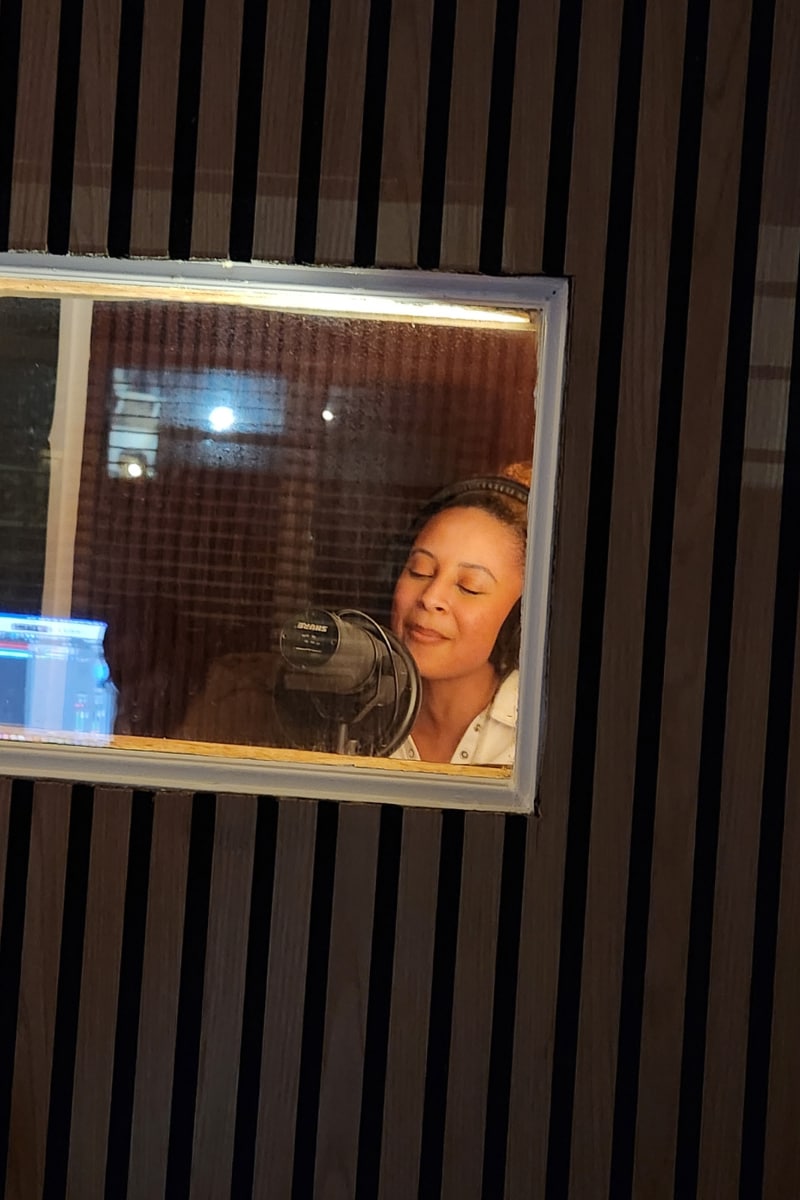 Air RnB Experience: Write & record your own song