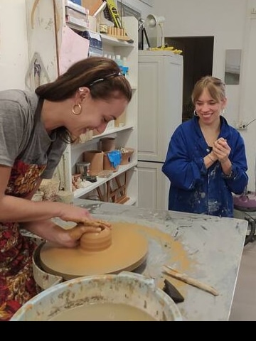 Learn pottery on the wheel