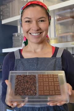 Aprenda técnicas antigas de fabricação de chocolate