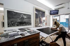Visita estudios de arte ocultos en Plaka con un artista