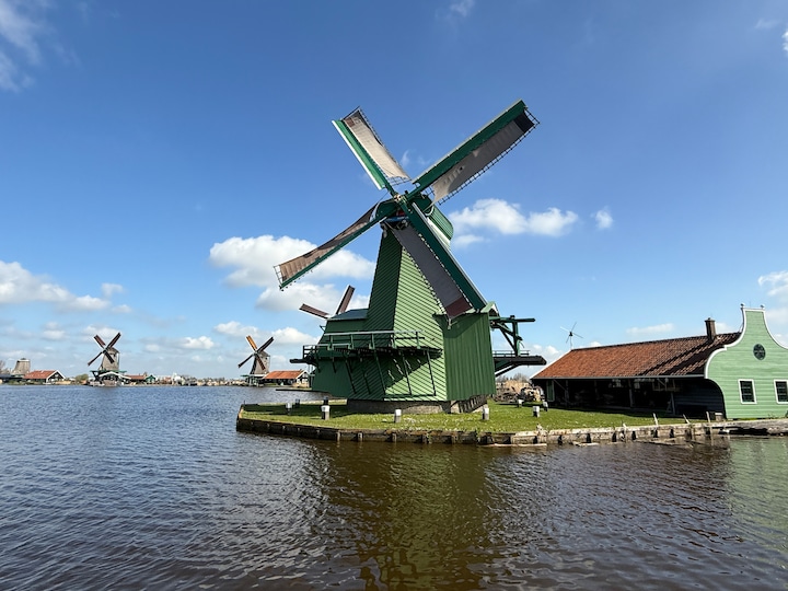 パンサラッサ Cycle to Zaanse Schans windmills on e-bikes · ☆4.78