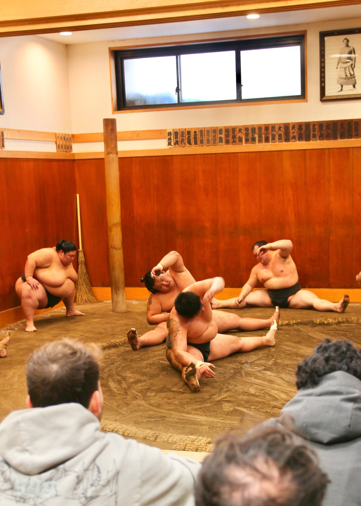 相撲の稽古を見学して、日本のブランチを楽しもう