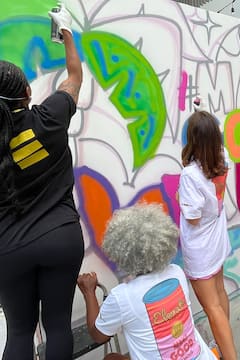 Спрей и обиколка с Quake в Wynwood Walls