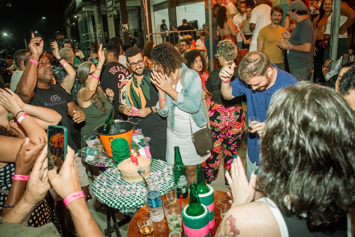 Dance through Mangueiras samba history