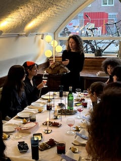Prepara platos neerlandeses con verduras en Jordaan