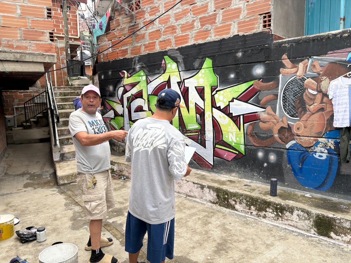 Comuna 13: el recorrido por los grafitis y más allá