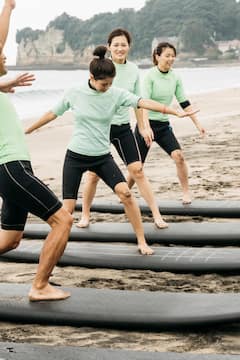Surfing in Japan Surf Schoolによるサーフィン教室