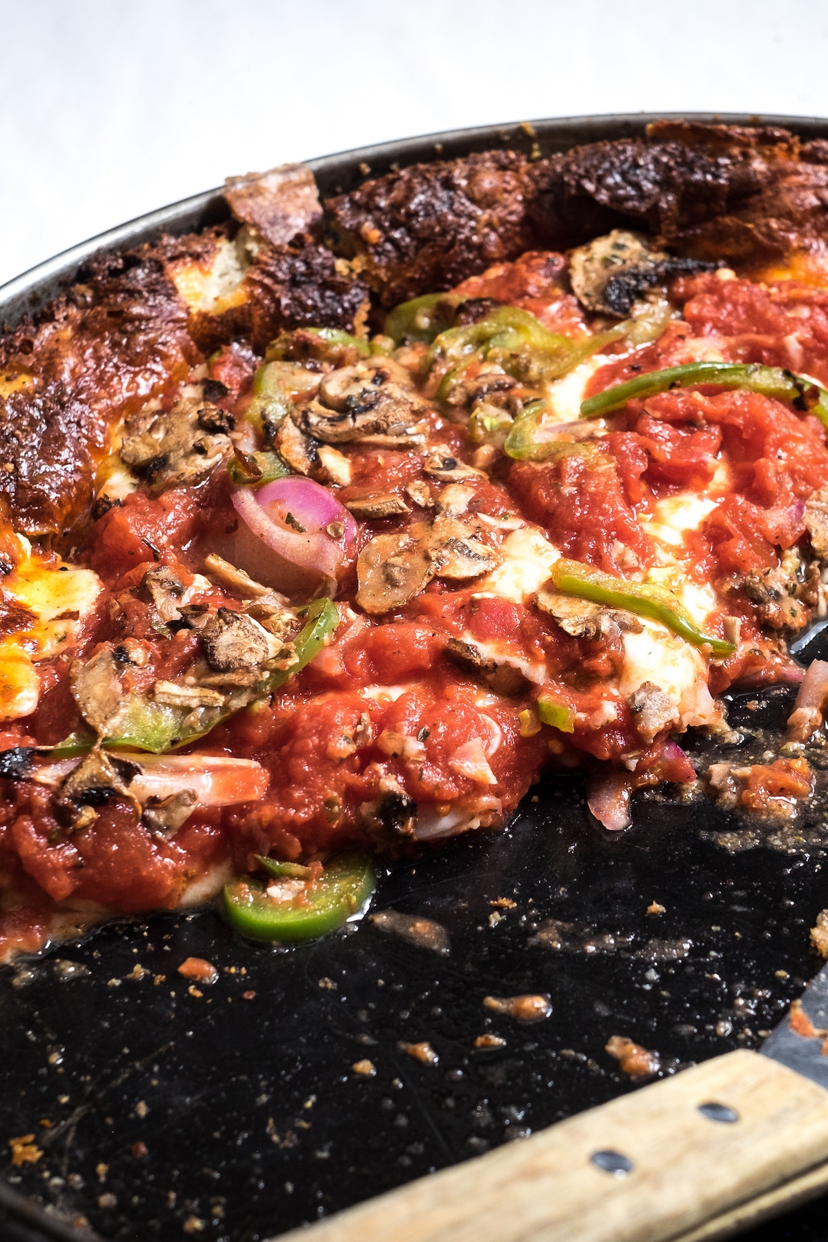 Probiere Chicagos einzigartige Pizzastile mit dem Bus