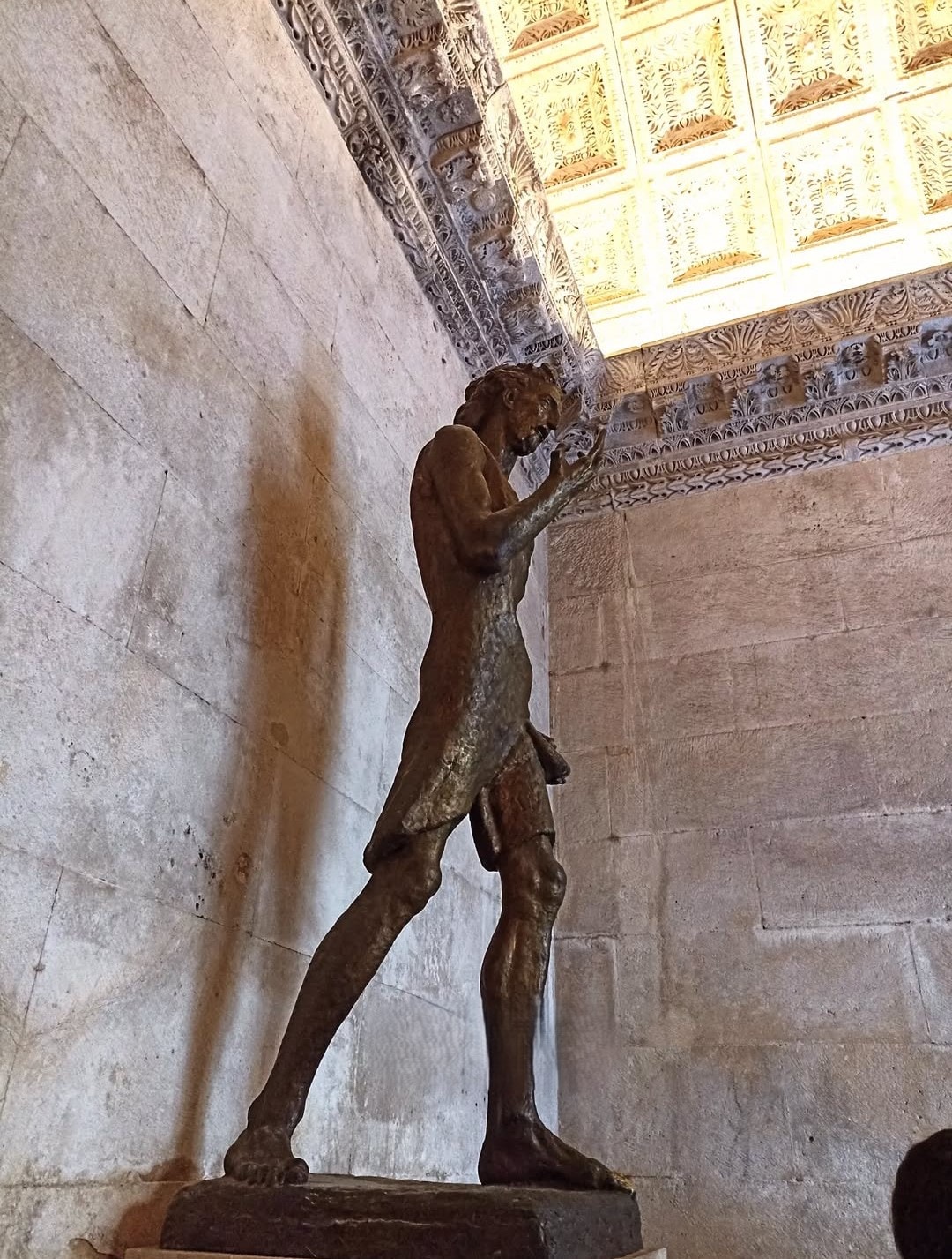 Splits hidden stories