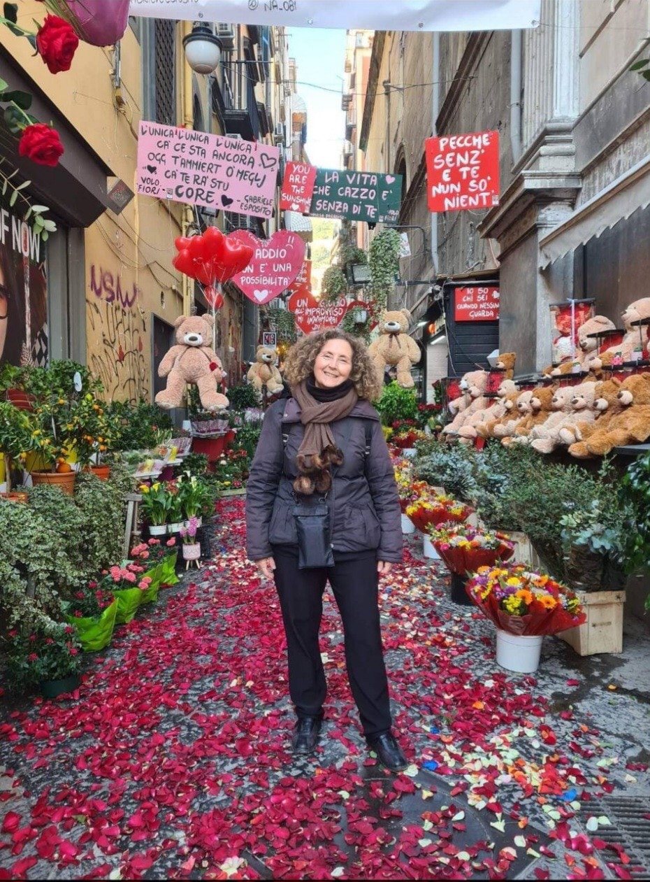 Explore Napolis flavors and sights