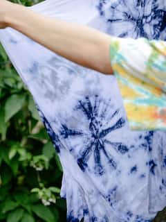 Crea un tie-dye hippie con índigo natural