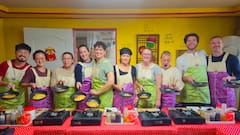 Pagluluto ng Kakaibang Pagkain sa Lokal na Tuluyan at Paglilibot sa Pamilihan
