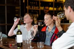 Cata y aprende sobre vinos naturales en Lisboa