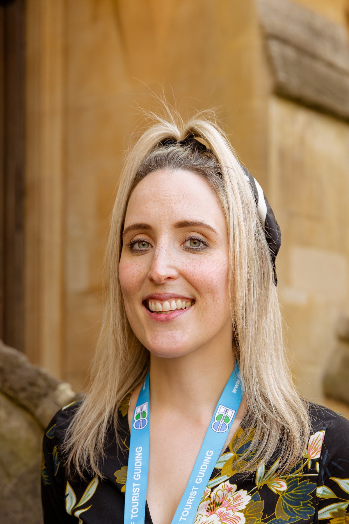 Spaziere mit einer Schauspielerin durch die Westminster Abbey
