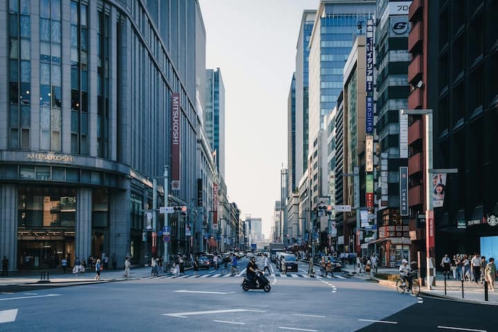 Tour privado a pie por el cambiante paisaje urbano de Tokio