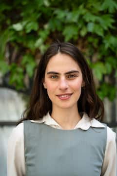גלו את תערוכות מארה עם מומחית