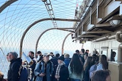 סיור בקבוצות קטנות בפסגת מגדל אייפל בפריז