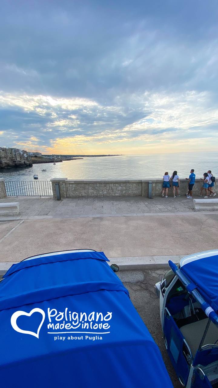 ポリニャーノで海岸から海岸までのトゥクトゥク
