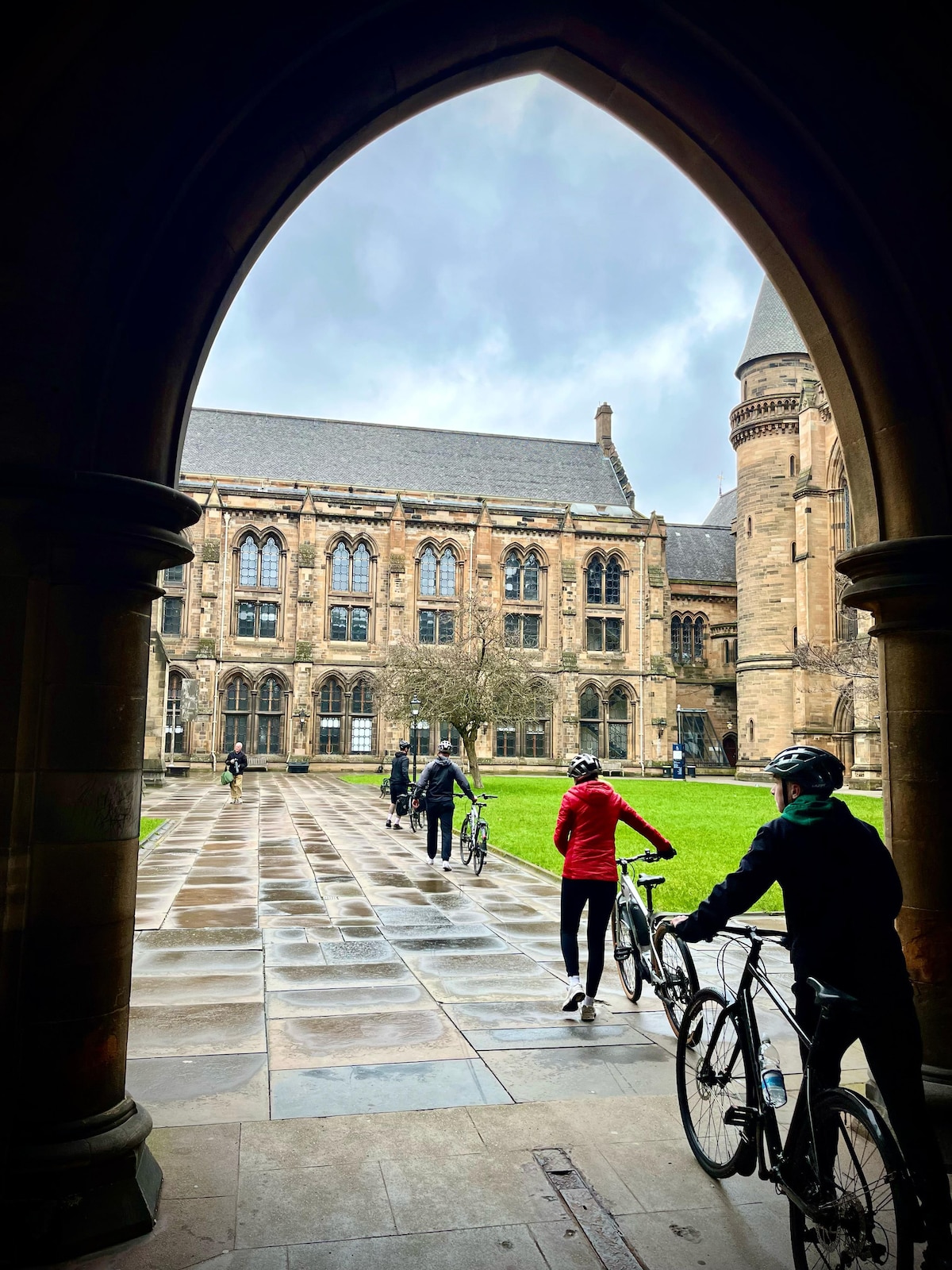 Explore Glasgows heart by E Bike