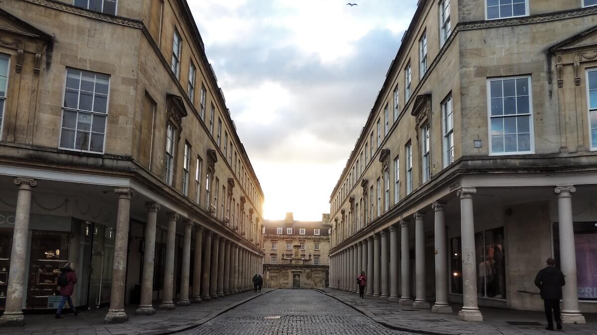 Take a Bath and Stonehenge Day Trip from London