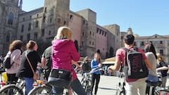 Explora Barcelona en un tour en bici para grupos pequeños