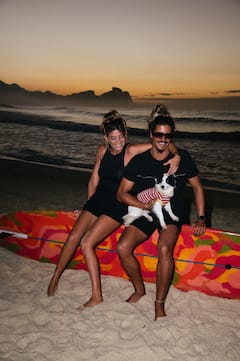Visita nuestra fábrica y haz surf con nosotros en Macumba Beach