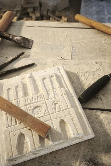 Sculptez la pierre de Paris avec un maître artisan