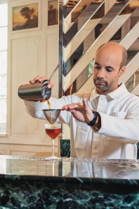 Créez des cocktails dans un bar à Saint-Germain