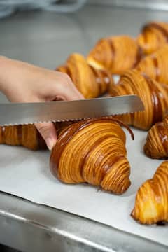 Taller de pan y cruasanes en París
