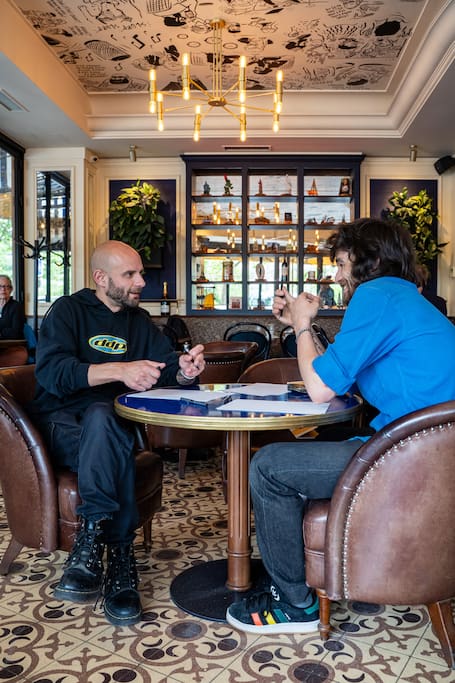 Sketch Parisians with an acclaimed comic artist