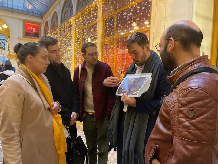 Nga Revolucioni në Perandori, Passage Couverts