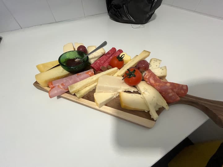 Насладете се на дегустация на сирене и вино