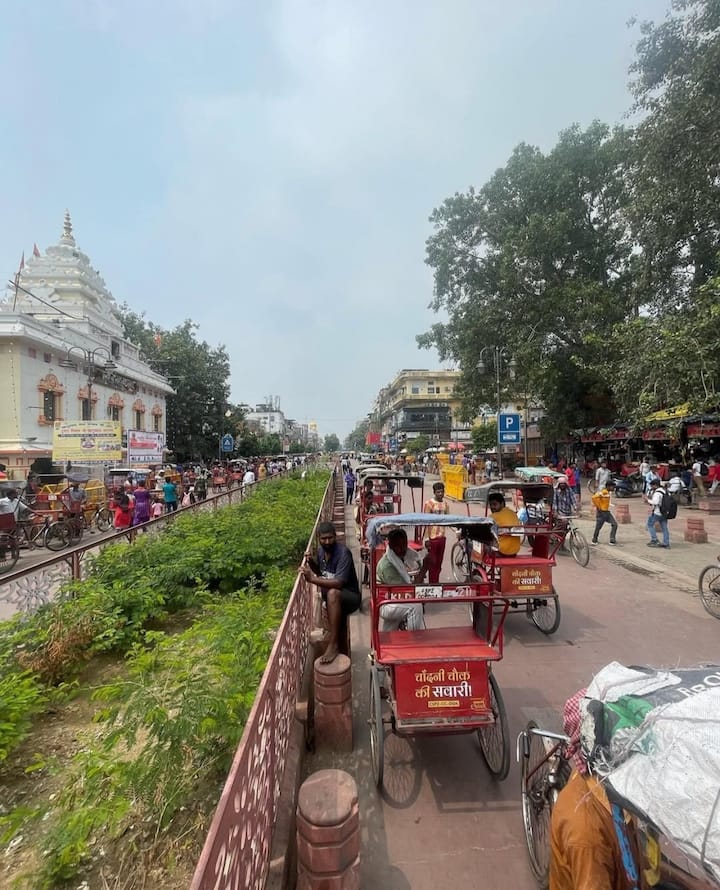 Сутрешно спокойствие в Гурудвара със сикхски истории